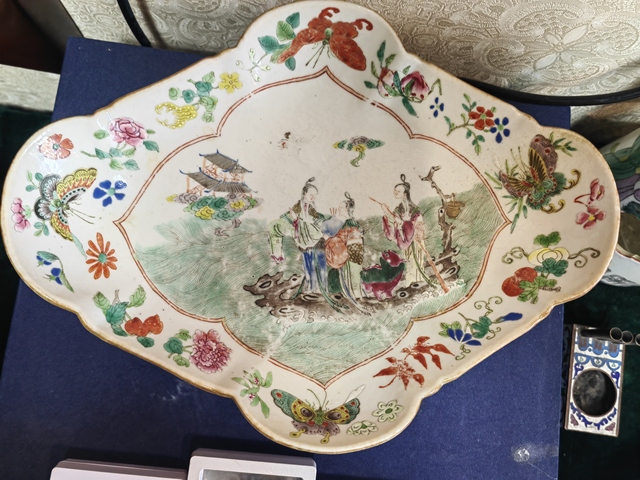 古玩陶瓷清中期粉彩祝壽圖花蝶紋貢盤真品鑒賞圖