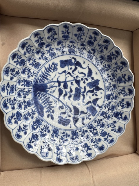古玩陶瓷青花花卉紋花口盤真品鑒賞圖