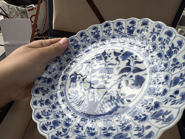 古玩陶瓷青花花卉紋花口盤真品鑒賞圖