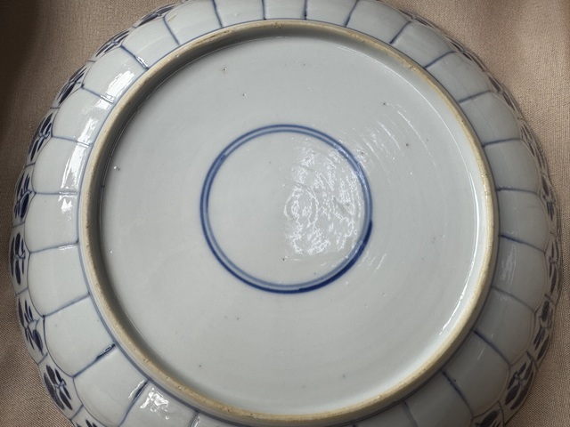 古玩陶瓷青花花卉紋花口盤真品鑒賞圖