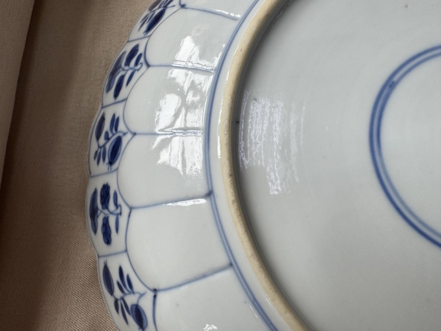 古玩陶瓷青花花卉紋花口盤真品鑒賞圖