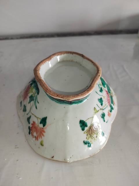 古玩陶瓷花鳥紋粉彩海棠型貢盤真品鑒賞圖