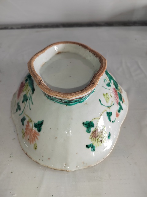 古玩陶瓷花鳥紋粉彩海棠型貢盤真品鑒賞圖