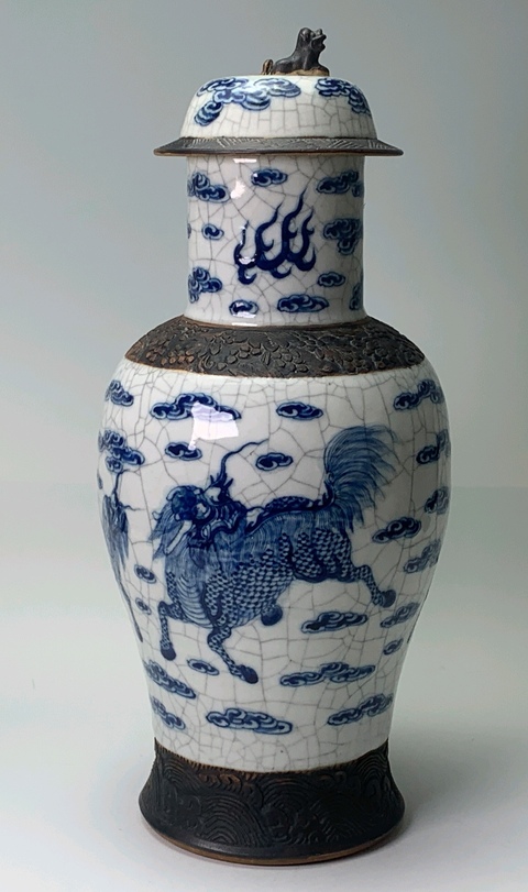 古玩陶瓷清代哥釉青花麒麟紋蓋罐真品鑒賞圖