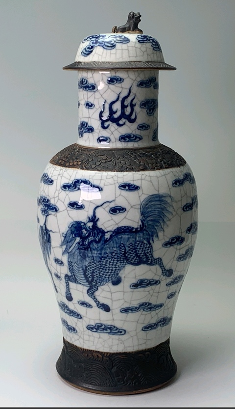 古玩陶瓷清代哥釉青花麒麟紋蓋罐真品鑒賞圖