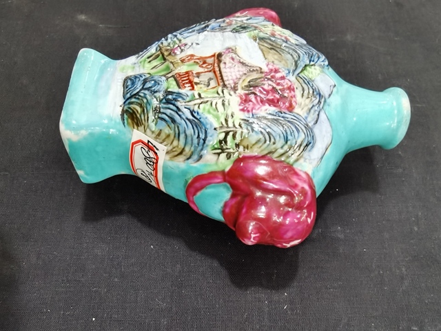 古玩陶瓷粉彩雕瓷鼻煙壺真品鑒賞圖