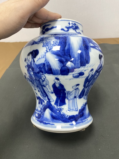 古玩陶瓷清康熙青花侍女嬰戲紋罐真品鑒賞圖