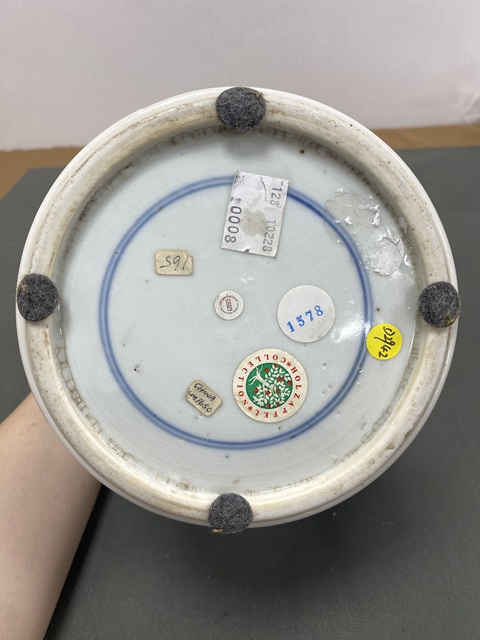 古玩陶瓷清康熙青花侍女嬰戲紋罐真品鑒賞圖