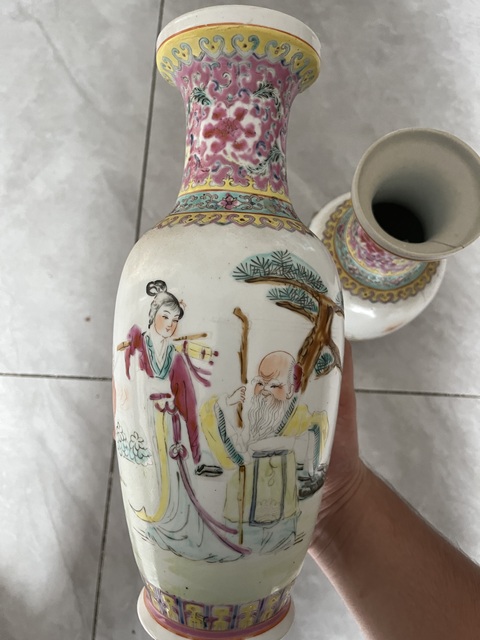 古玩陶瓷人物瓶真品鑒賞圖