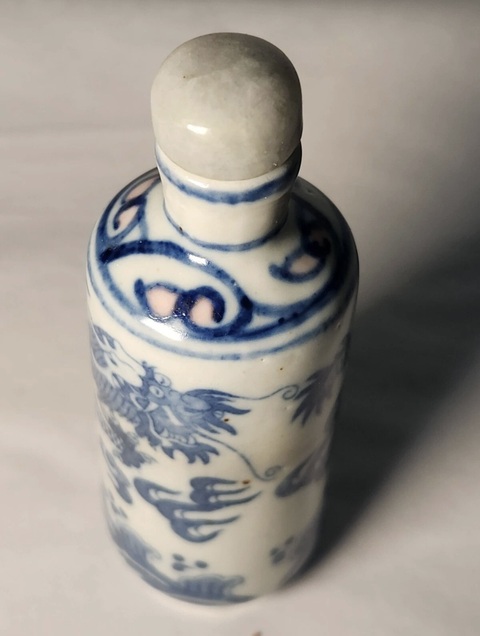 古玩陶瓷青花釉里紅龍紋鼻煙壺真品鑒賞圖