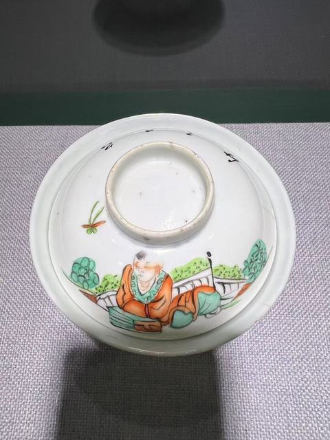 古玩陶瓷(畫片精美)孔子教子人物紋蓋碗拍賣,當前價格0元