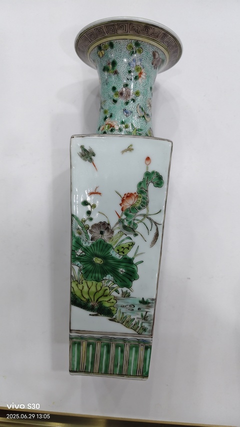 古玩陶瓷花鳥紋五彩天圓地方瓶真品鑒賞圖