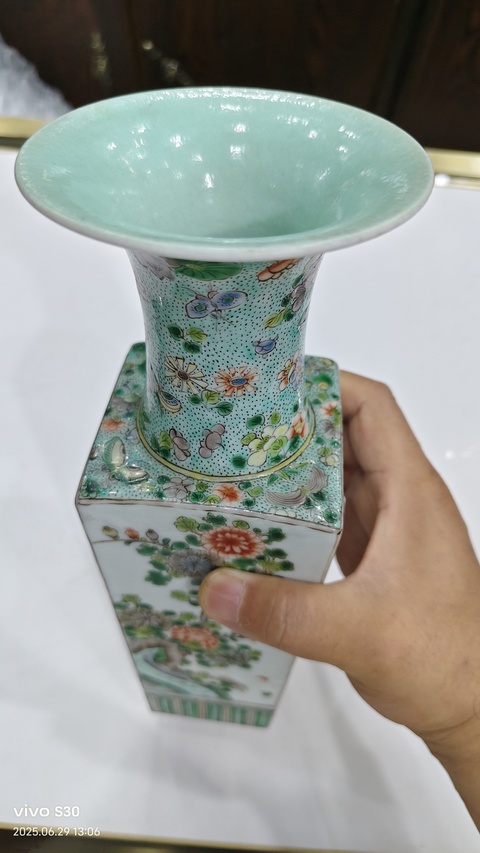 古玩陶瓷花鳥紋五彩天圓地方瓶真品鑒賞圖