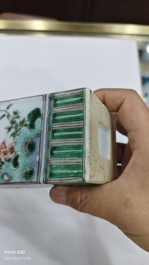 古玩陶瓷花鳥紋五彩天圓地方瓶真品鑒賞圖
