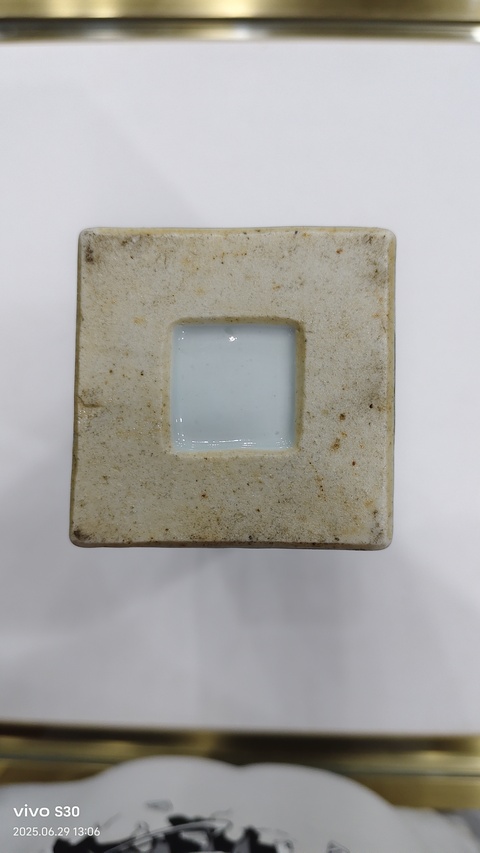 古玩陶瓷花鳥紋五彩天圓地方瓶真品鑒賞圖