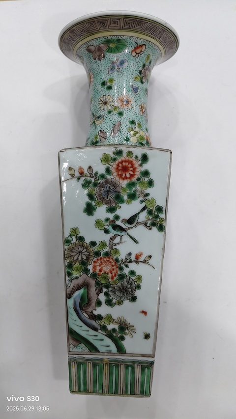 古玩陶瓷花鳥紋五彩天圓地方瓶真品鑒賞圖