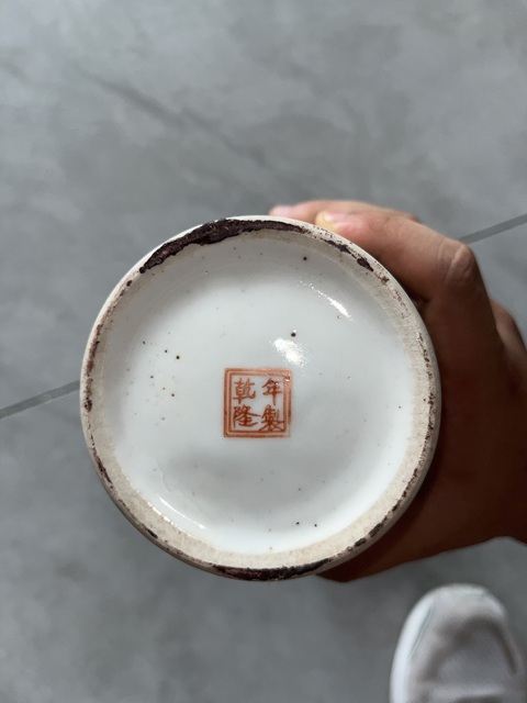 古玩陶瓷人物瓶真品鑒賞圖