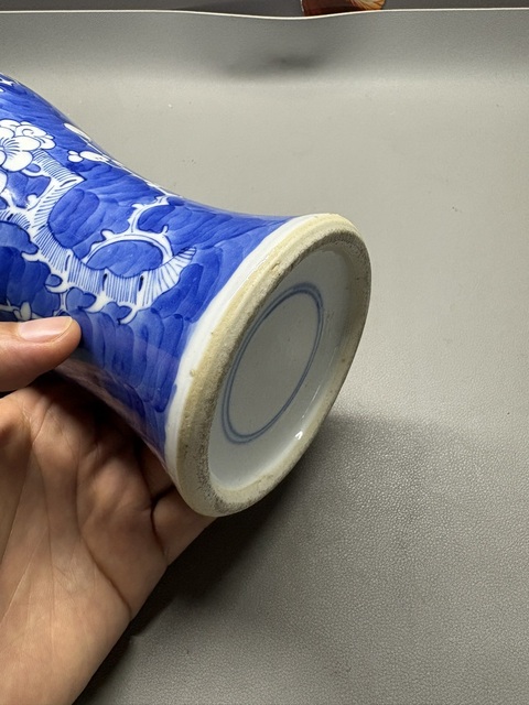 古玩陶瓷青花留白冰梅紋觀音瓶真品鑒賞圖
