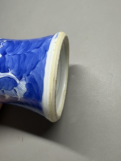 古玩陶瓷青花留白冰梅紋觀音瓶真品鑒賞圖