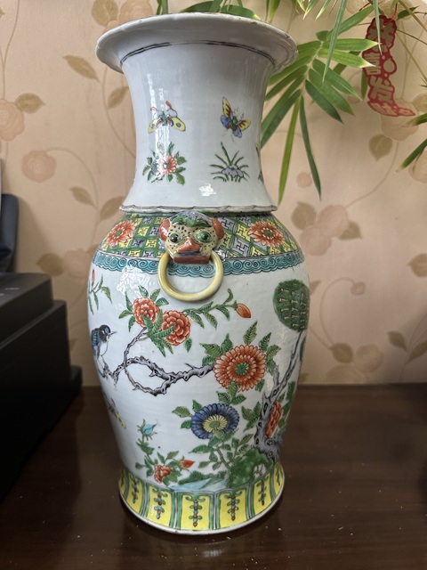 古玩陶瓷錦雞牡丹紋雙獸耳銜環五彩大瓶真品鑒賞圖