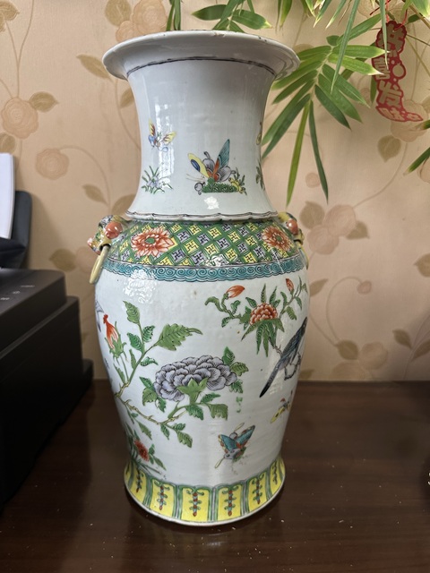 古玩陶瓷錦雞牡丹紋雙獸耳銜環五彩大瓶真品鑒賞圖