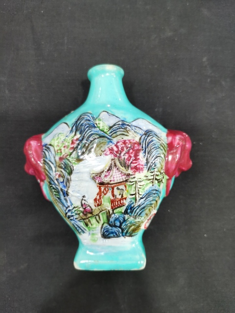 古玩陶瓷鼻煙壺真品鑒賞圖