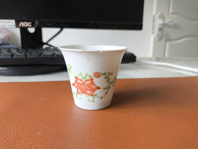 古玩陶瓷花卉紋馬蹄杯真品鑒賞圖