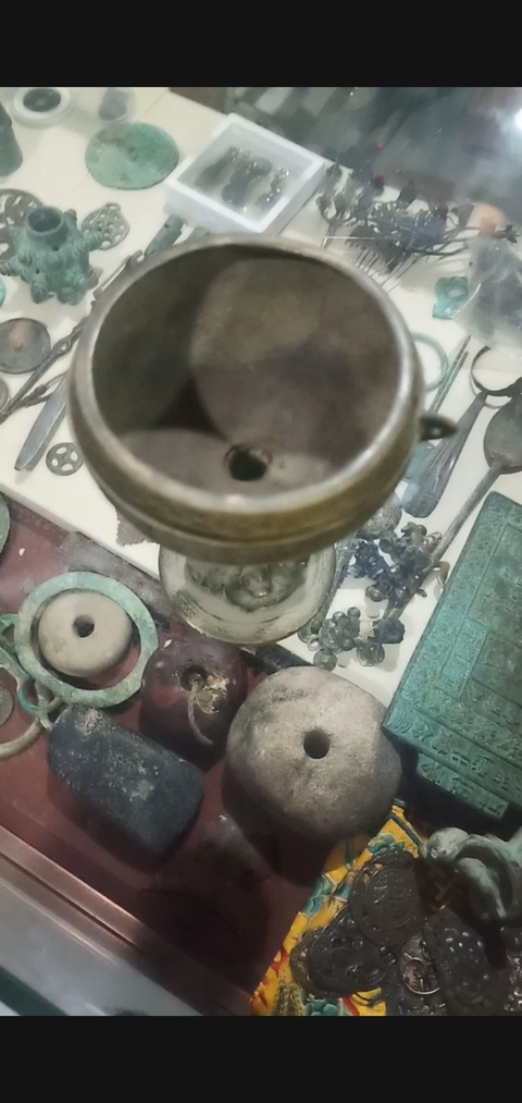 古玩銅器博山爐真品鑒賞圖