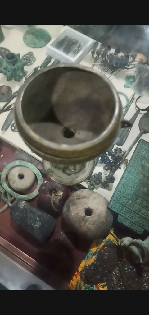 古玩銅器博山爐真品鑒賞圖