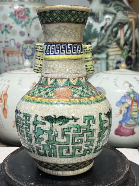 古玩陶瓷哥釉五彩貫耳瓶真品鑒賞圖