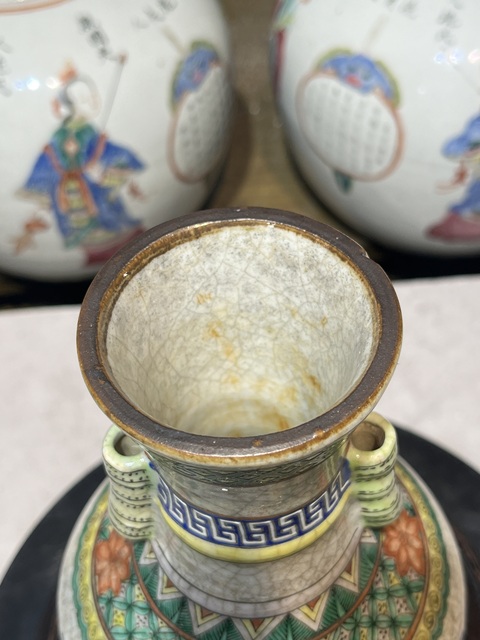 古玩陶瓷哥釉五彩貫耳瓶真品鑒賞圖