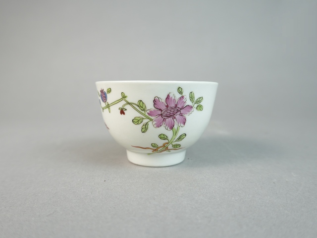 古玩陶瓷花卉紋粉彩杯真品鑒賞圖