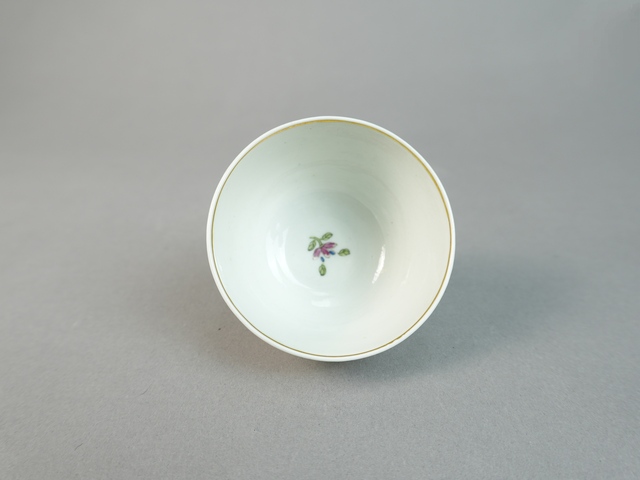 古玩陶瓷花卉紋粉彩杯真品鑒賞圖