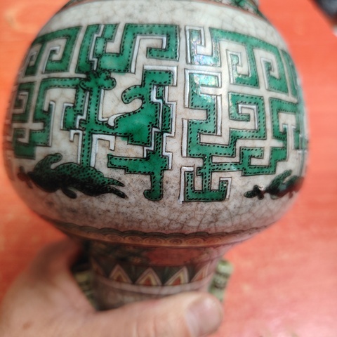 古玩陶瓷哥釉五彩拐子龍紋貫耳瓶真品鑒賞圖