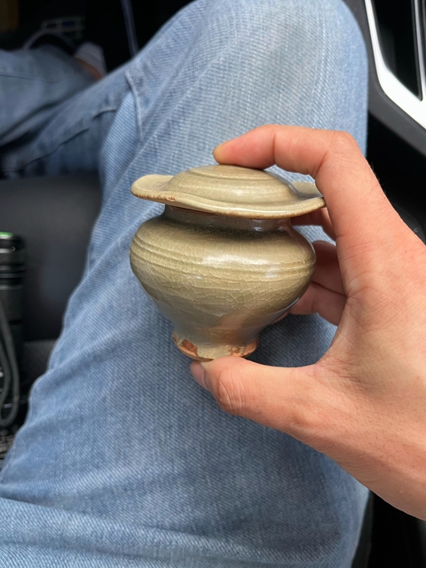 古玩陶瓷龍泉窯青釉蓋罐真品鑒賞圖