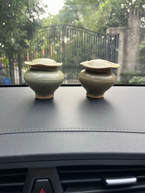古玩陶瓷龍泉窯青釉蓋罐真品鑒賞圖