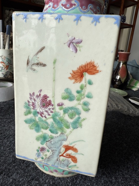 古玩陶瓷粉彩花鳥(niǎo)紋琮式瓶真品鑒賞圖