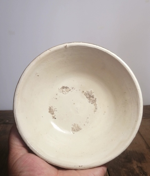 古玩陶瓷外黑內(nèi)白釉碗真品鑒賞圖