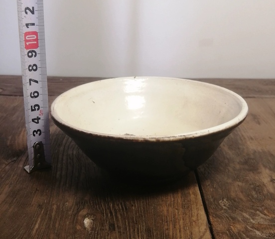 古玩陶瓷外黑內(nèi)白釉碗真品鑒賞圖