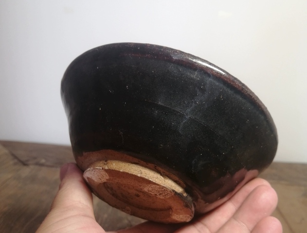 古玩陶瓷外黑內(nèi)白釉碗真品鑒賞圖