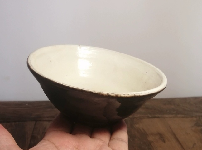 古玩陶瓷外黑內(nèi)白釉碗真品鑒賞圖