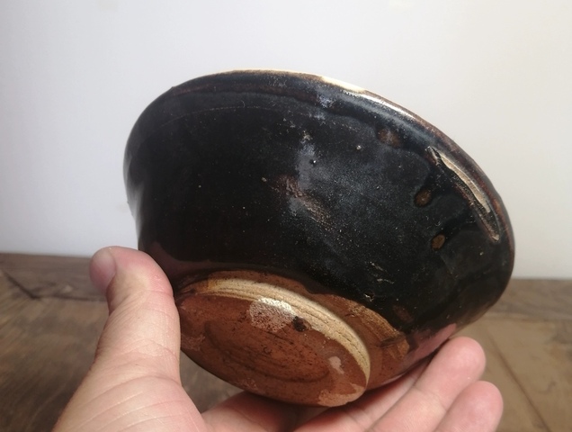 古玩陶瓷外黑內(nèi)白釉碗真品鑒賞圖
