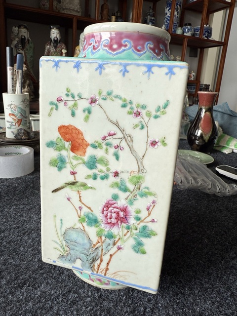 古玩陶瓷粉彩花鳥(niǎo)紋琮式瓶真品鑒賞圖