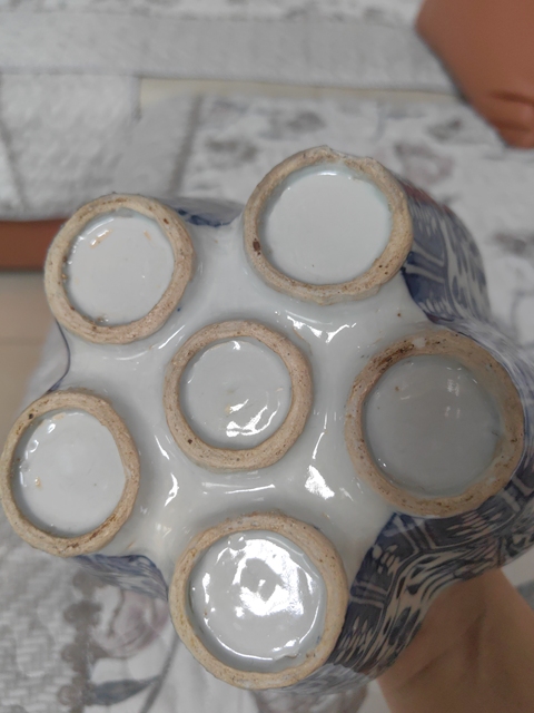 古玩陶瓷青花花卉五孔瓶真品鑒賞圖