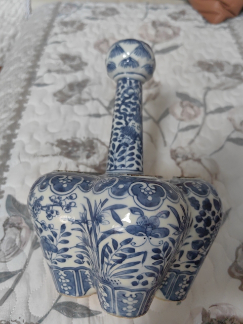 古玩陶瓷青花花卉五孔瓶真品鑒賞圖