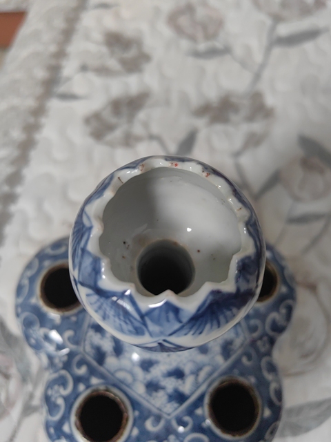 古玩陶瓷青花花卉五孔瓶真品鑒賞圖