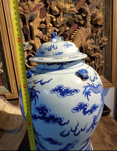 古玩陶瓷青花趕珠龍紋獅耳罐真品鑒賞圖