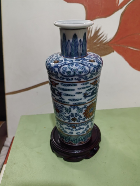 古玩陶瓷清中斗彩瓶真品鑒賞圖