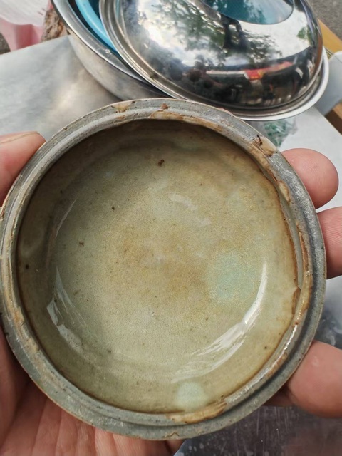 古玩陶瓷龍泉青瓷粉盒真品鑒賞圖