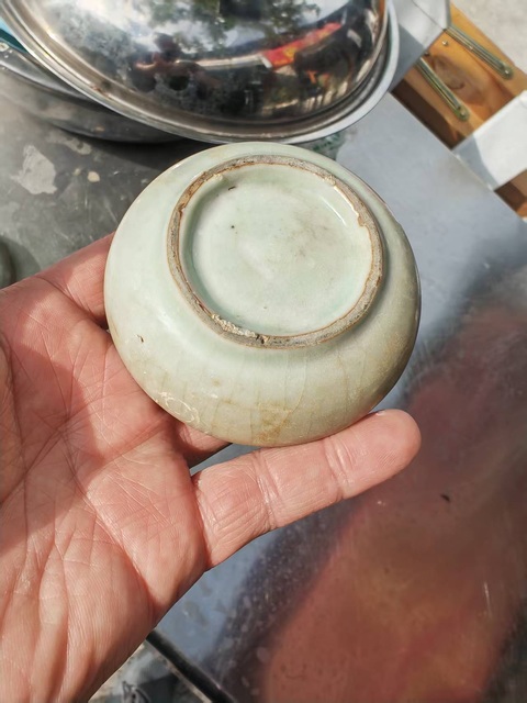 古玩陶瓷龍泉青瓷粉盒真品鑒賞圖